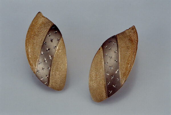 STARLIGHT Collection earrings in yellow and white gold.